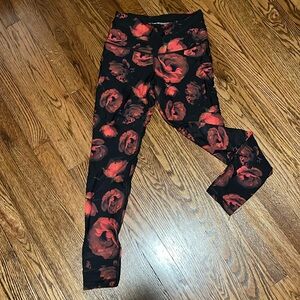 Sexy Victoria Secret 7/8 length fitness pants.